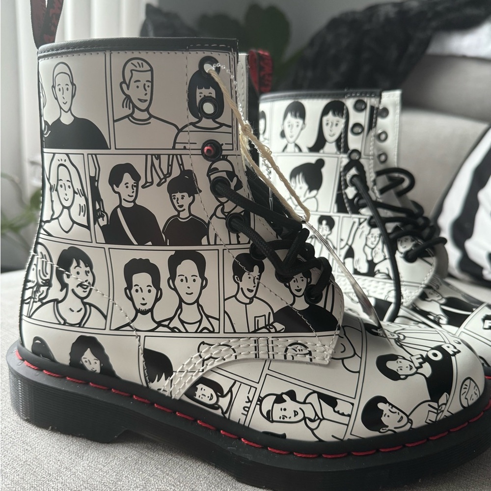 Dr Martens 1460 for Pride.BLACK FRIDAY SALE !